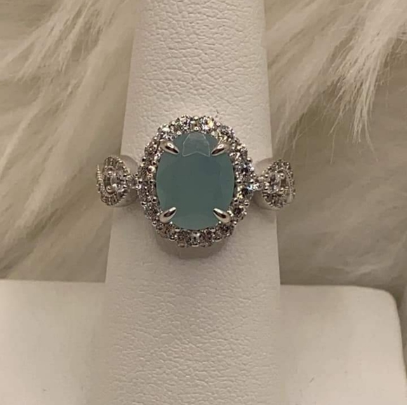 Beautiful Jade on solid sterling silver ring - Picture 3 of 3